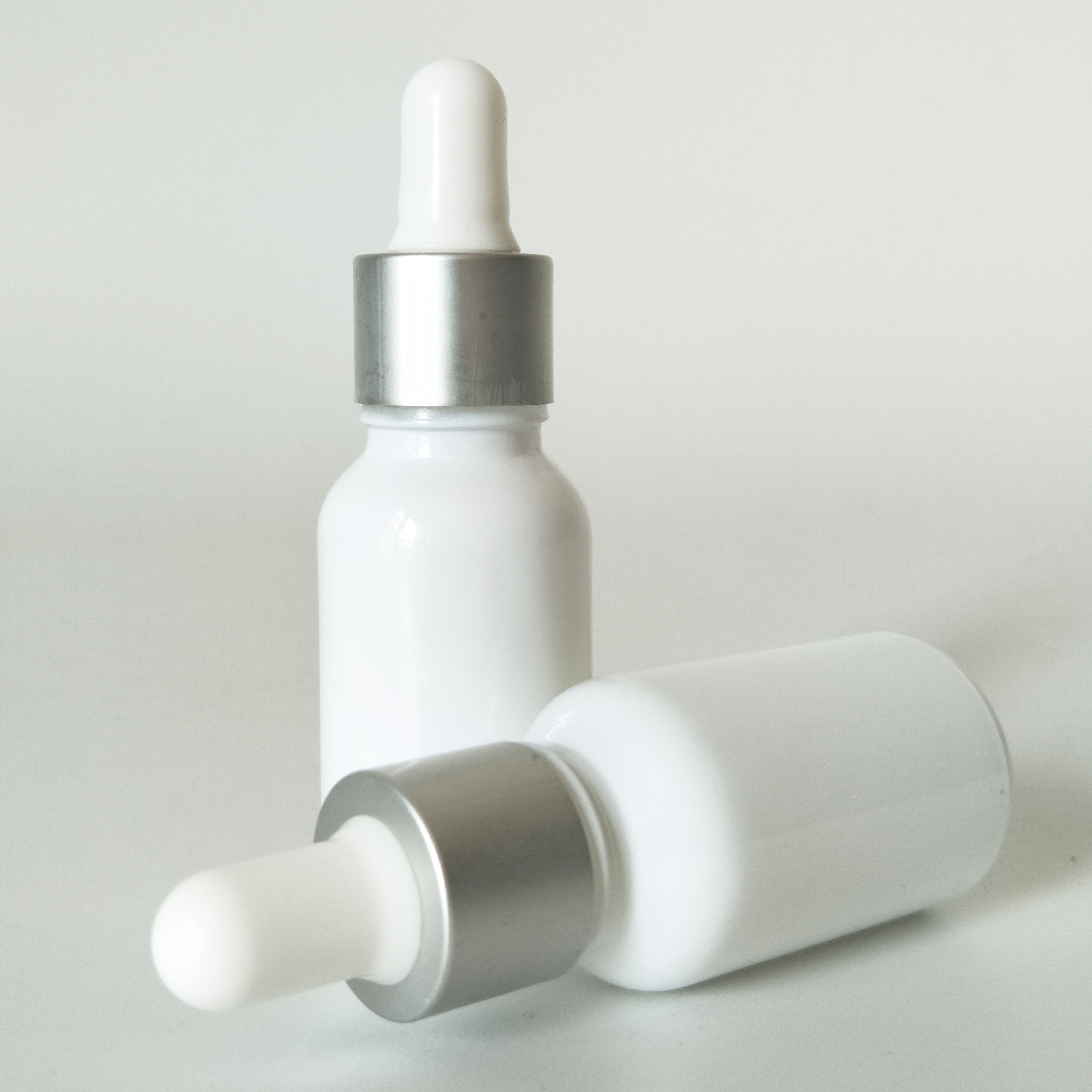wholesale 15ml shiny white empty dropper glass bottle 30ml essential oil glass bottles