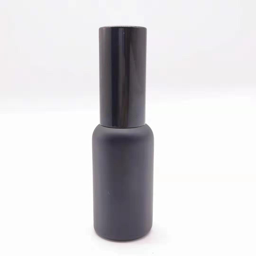 wholesale 30ml black glass essential oil bottle with pump sprayer