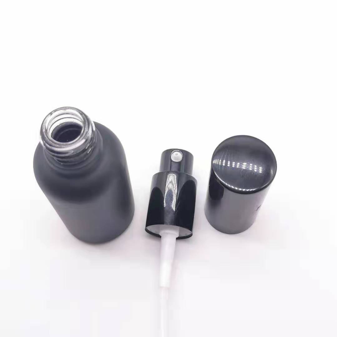 wholesale 30ml black glass essential oil bottle with pump sprayer