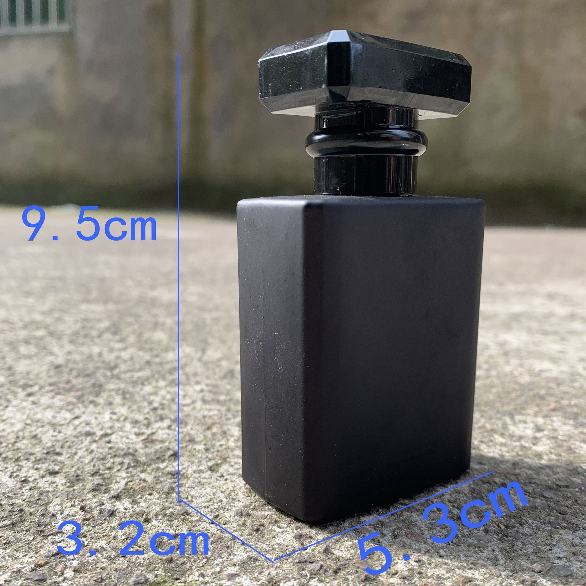 wholesale 50ml black colour glass perfume bottle with spray cap