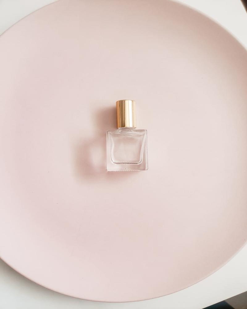 wholesale 6ml 8ml 10ml mini glass bottle perfume/essential oil roller bottle with gold lid