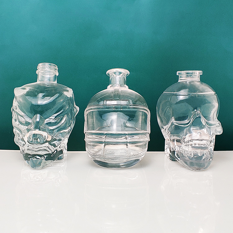 wholesale 750ml skull shape whiskey vodka spirits glass bottle Empty White Unique 700ml Vodka Glass Skull Bottle