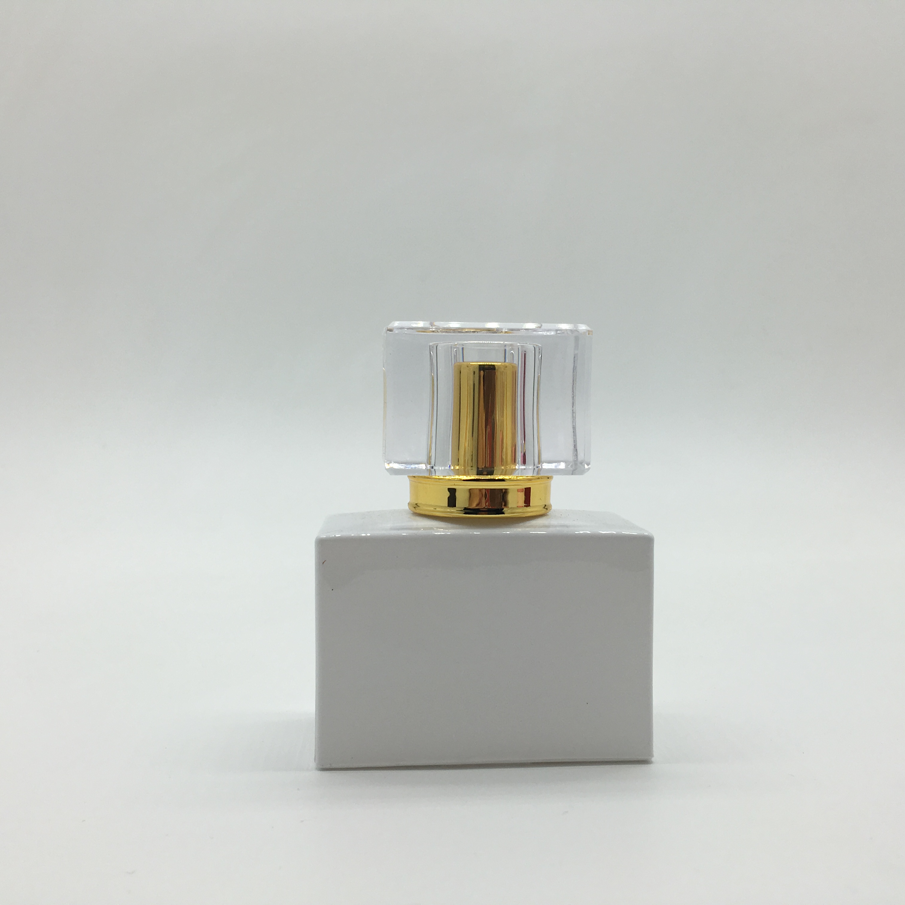 wholesale High end 30ml rectangle shaped black glass perfume bottle