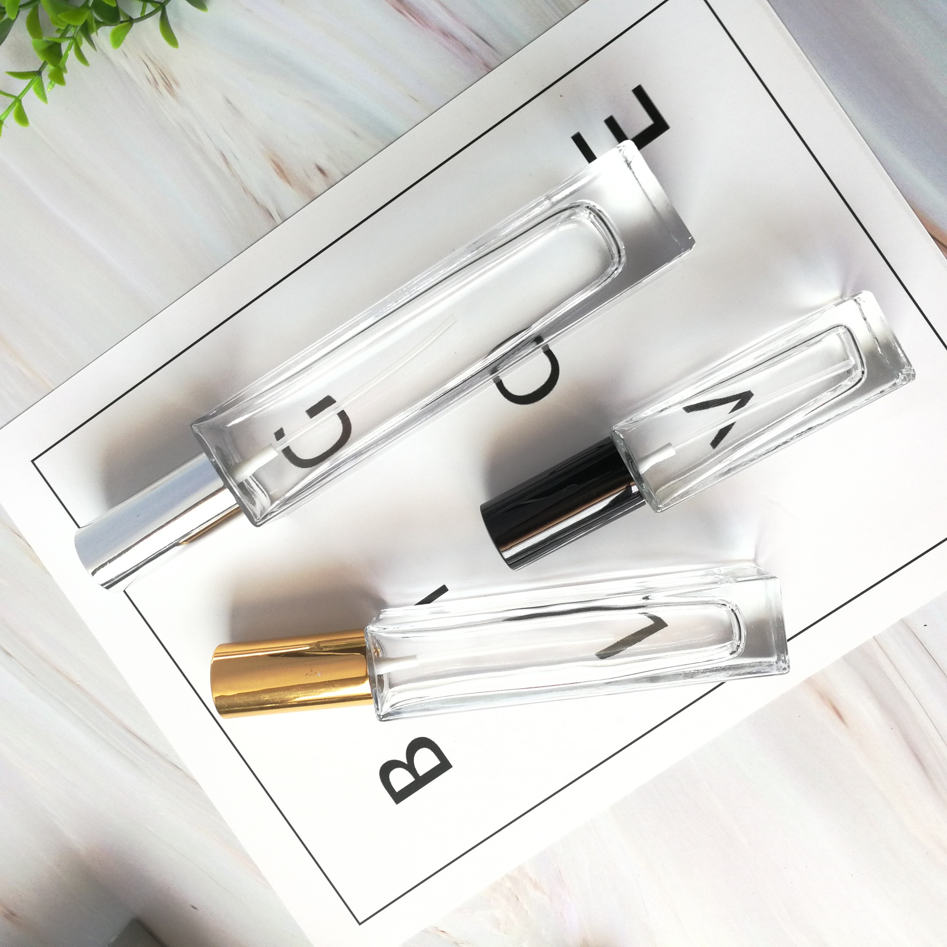 wholesale Luxury Crystal 5ml10ml 30ml 50ml 100ml Clear Tall square glass perfume bottle with gold silver black pump caps