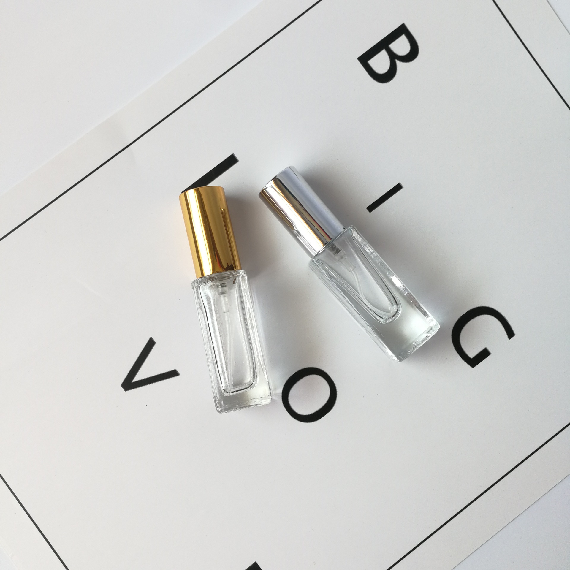 wholesale Luxury Crystal 5ml10ml 30ml 50ml 100ml Clear Tall square glass perfume bottle with gold silver black pump caps