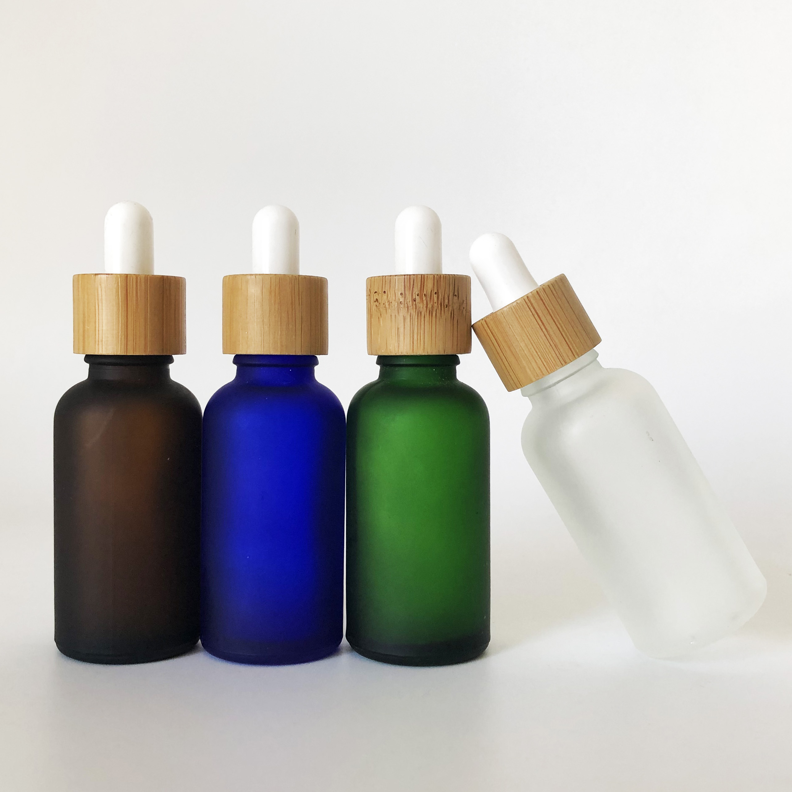 wholesale bamboo cap 30ml green blue clear amber frosted glass dropper bottle with bamboo wooden lid