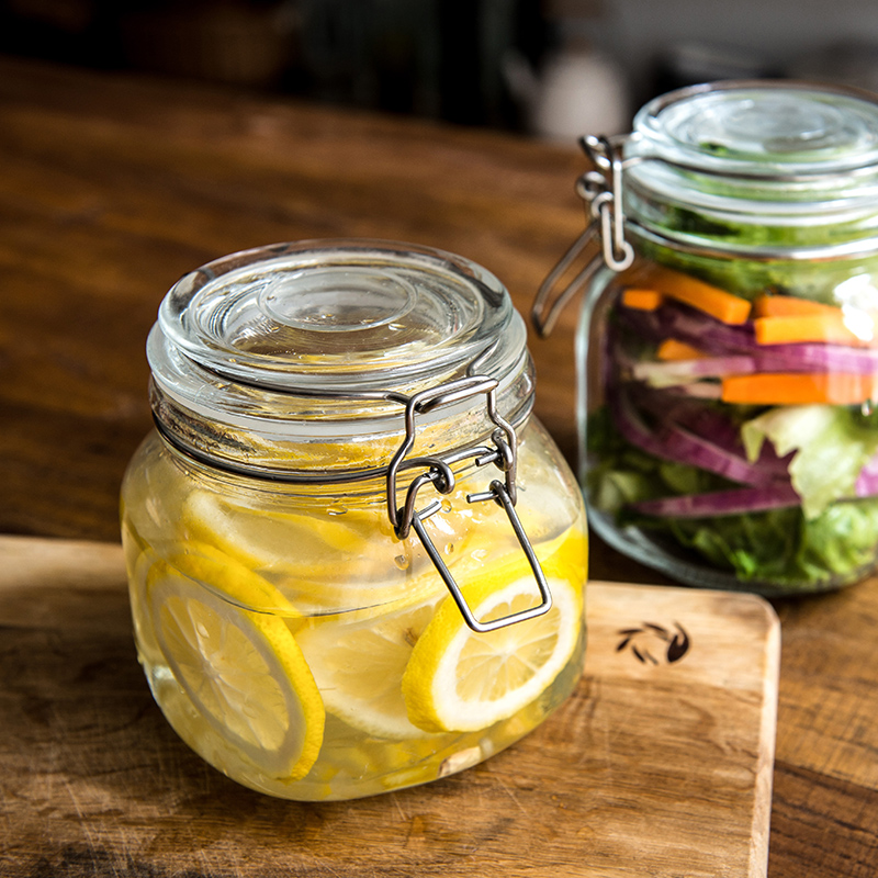 wholesale big and small empty glass jars and round containers with clip lid for kitchen