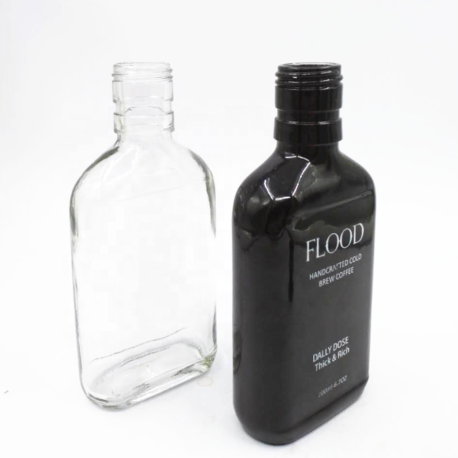 wholesale cheap price flat hip flask 200ml black glass bottle with scrwe cap for beverage juice cold brew coffee