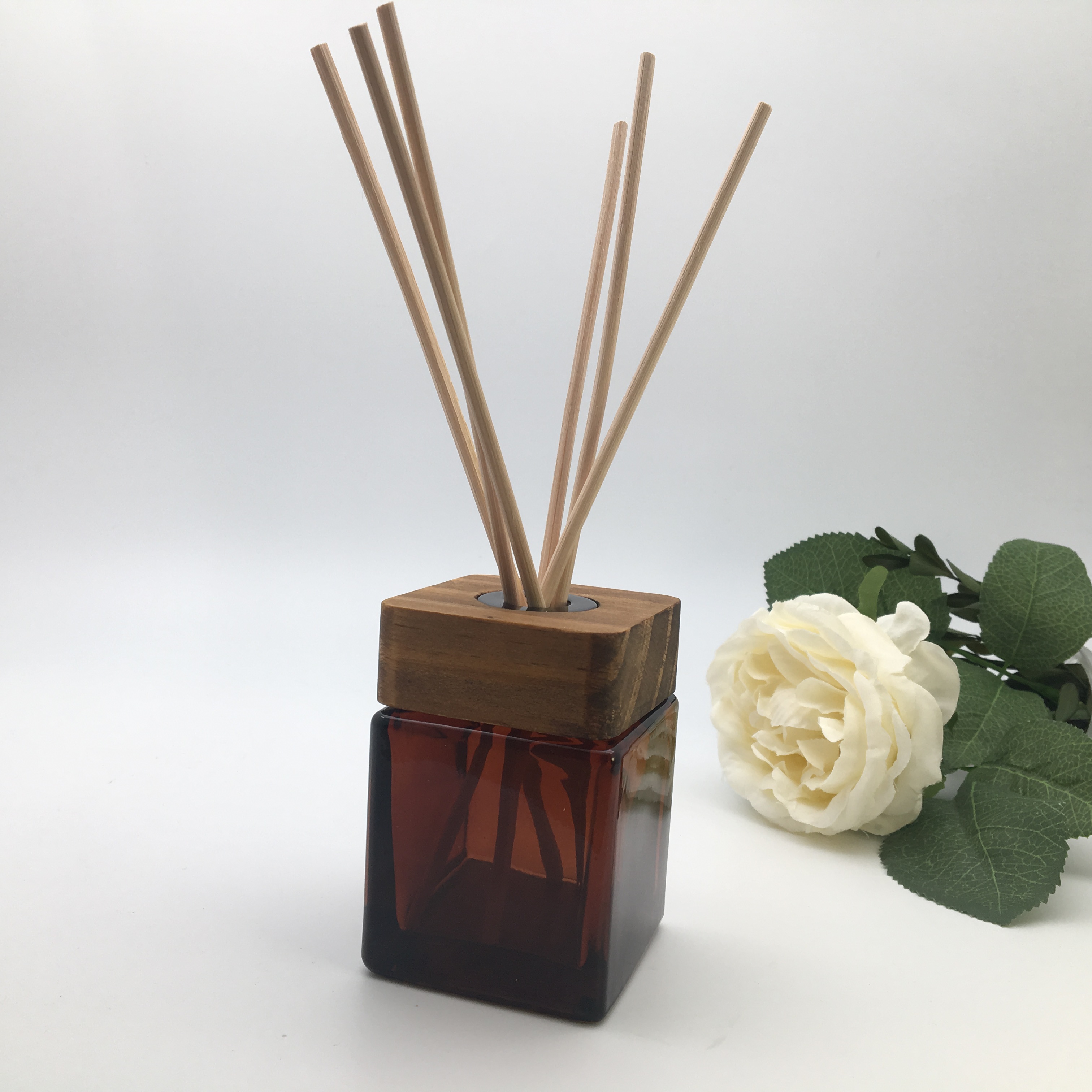 wholesale in stock 100ml reed diffuser air freshener amber bottle with gift-box and wood top XHRD-003-1