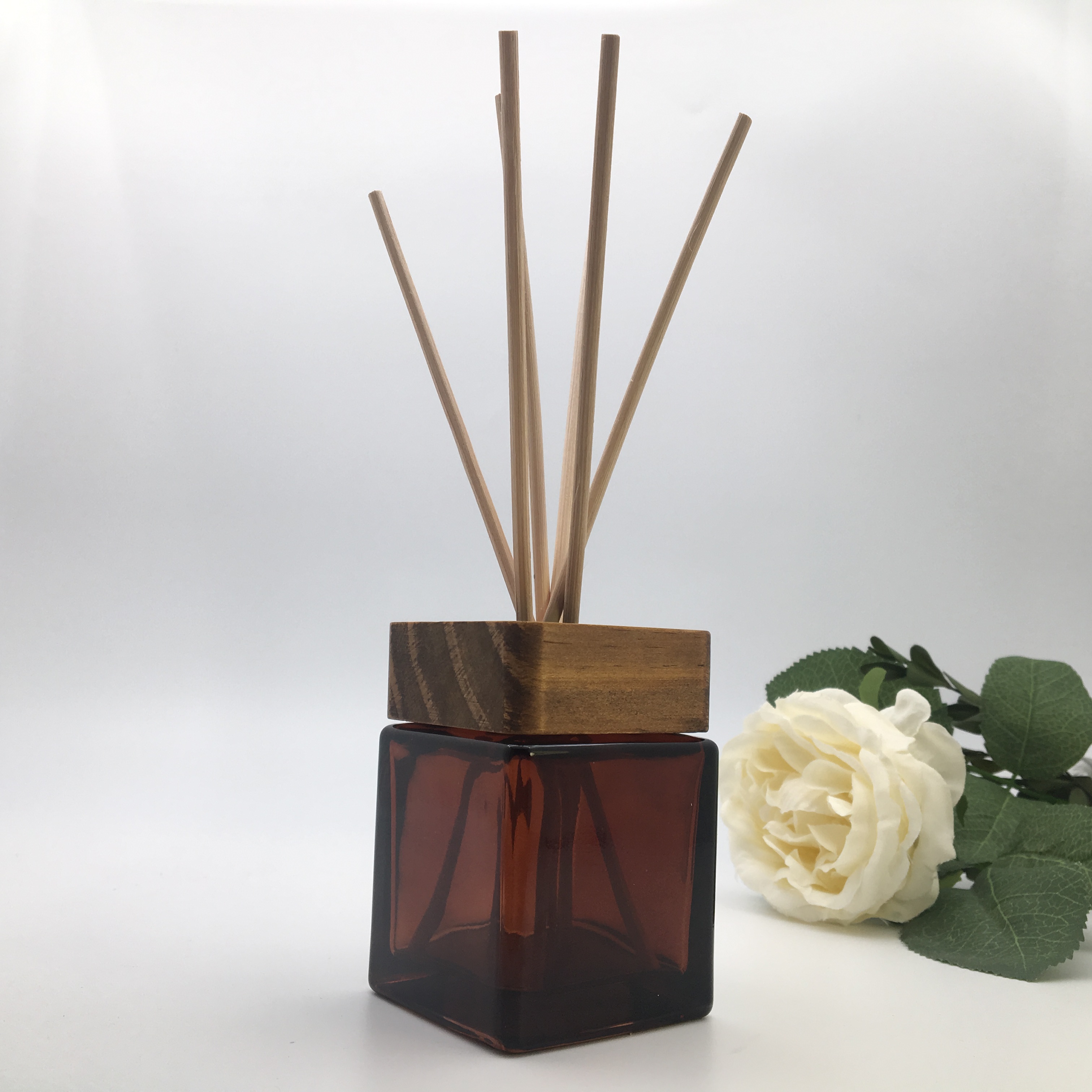 wholesale in stock 100ml reed diffuser air freshener amber bottle with gift-box and wood top XHRD-003-1