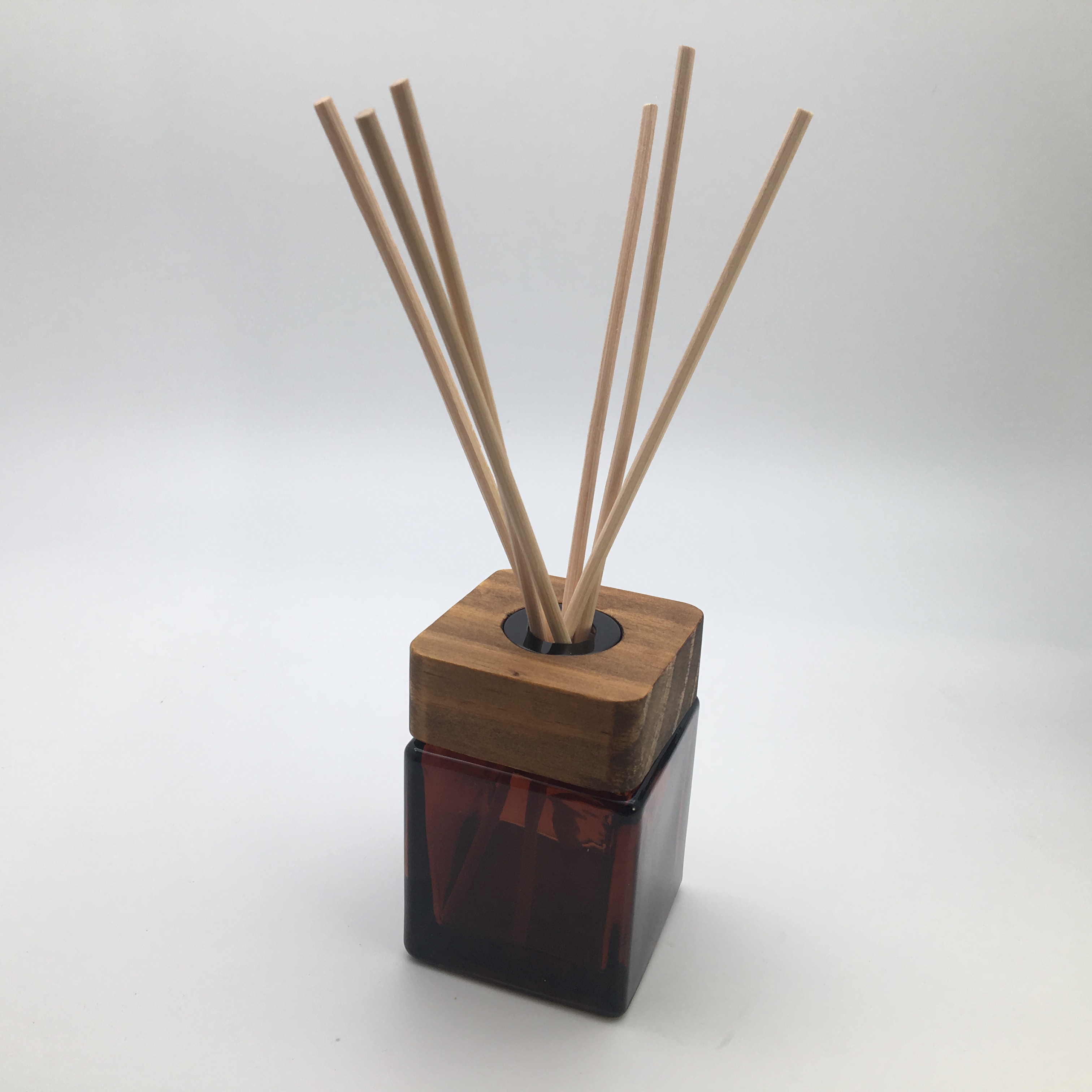 wholesale in stock 100ml reed diffuser air freshener amber bottle with gift-box and wood top XHRD-003-1