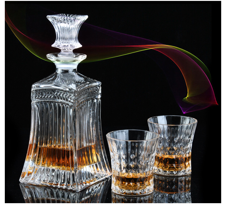 wholesale luxury low MOQ crystal whiskey decanter set and wine glass decanter