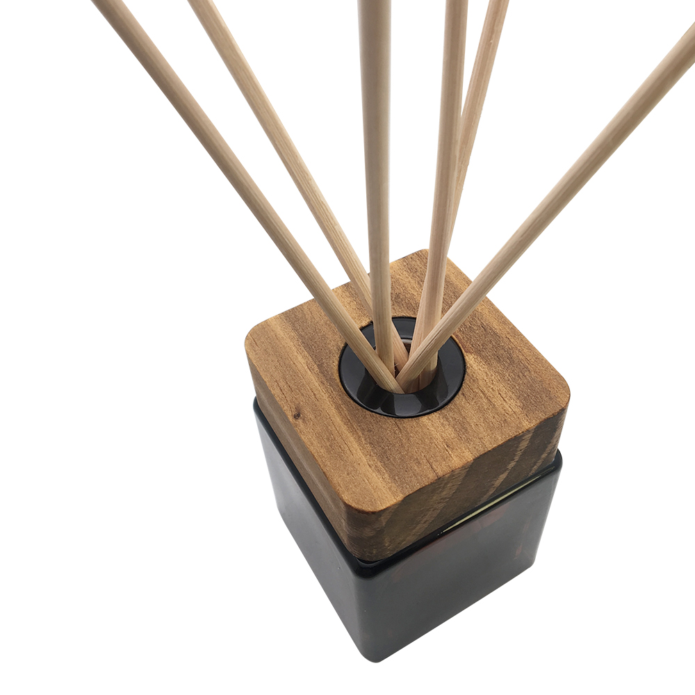 wholesale private logo 100ml wooden top amber rattan reed diffuser bottle with gift box for home fragrance and hotel air fresh