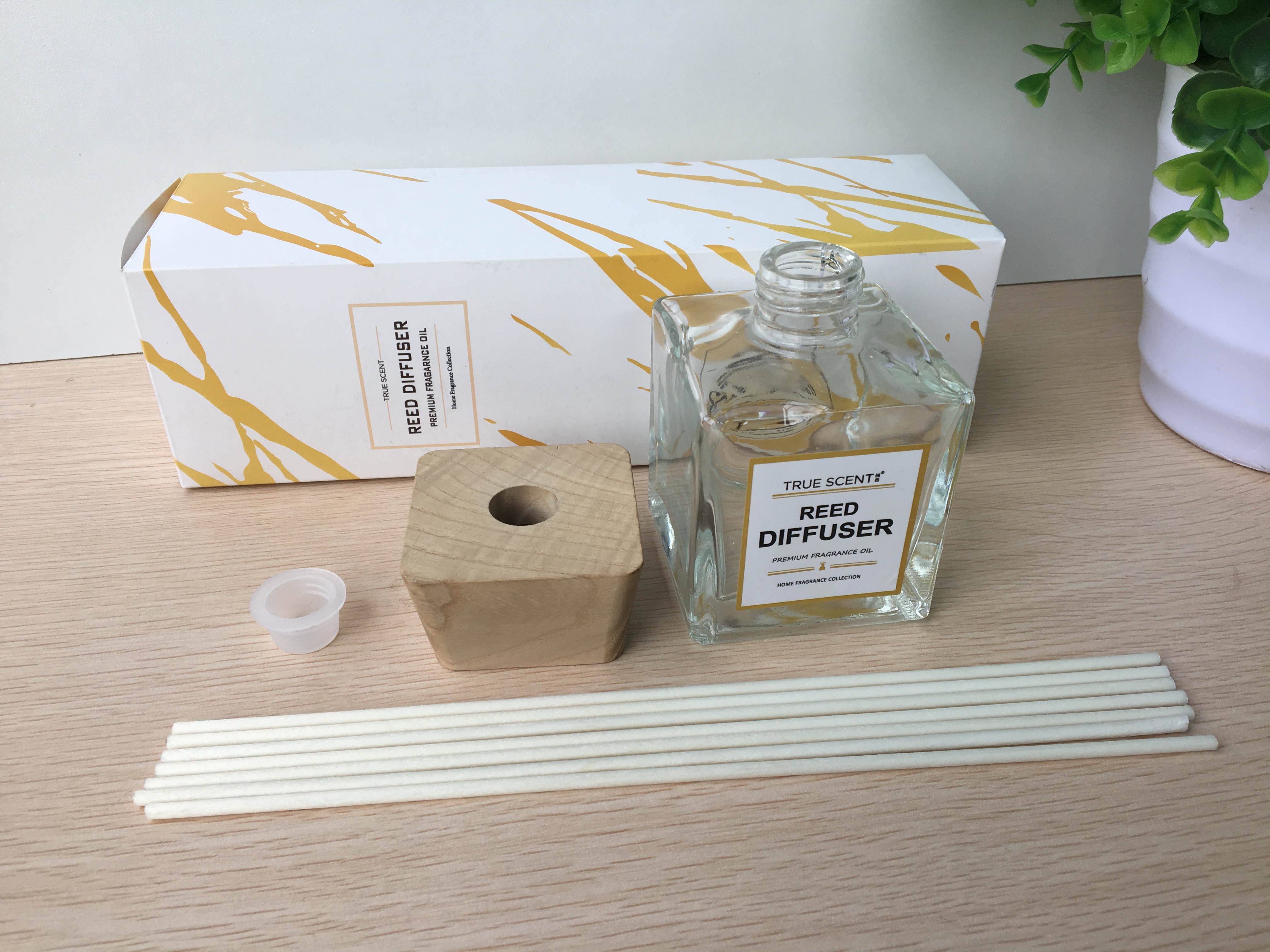 wholesale private logo 150ml wooden top clear rattan reed diffuser bottle with gift box for home fragrance and hotel air fresh