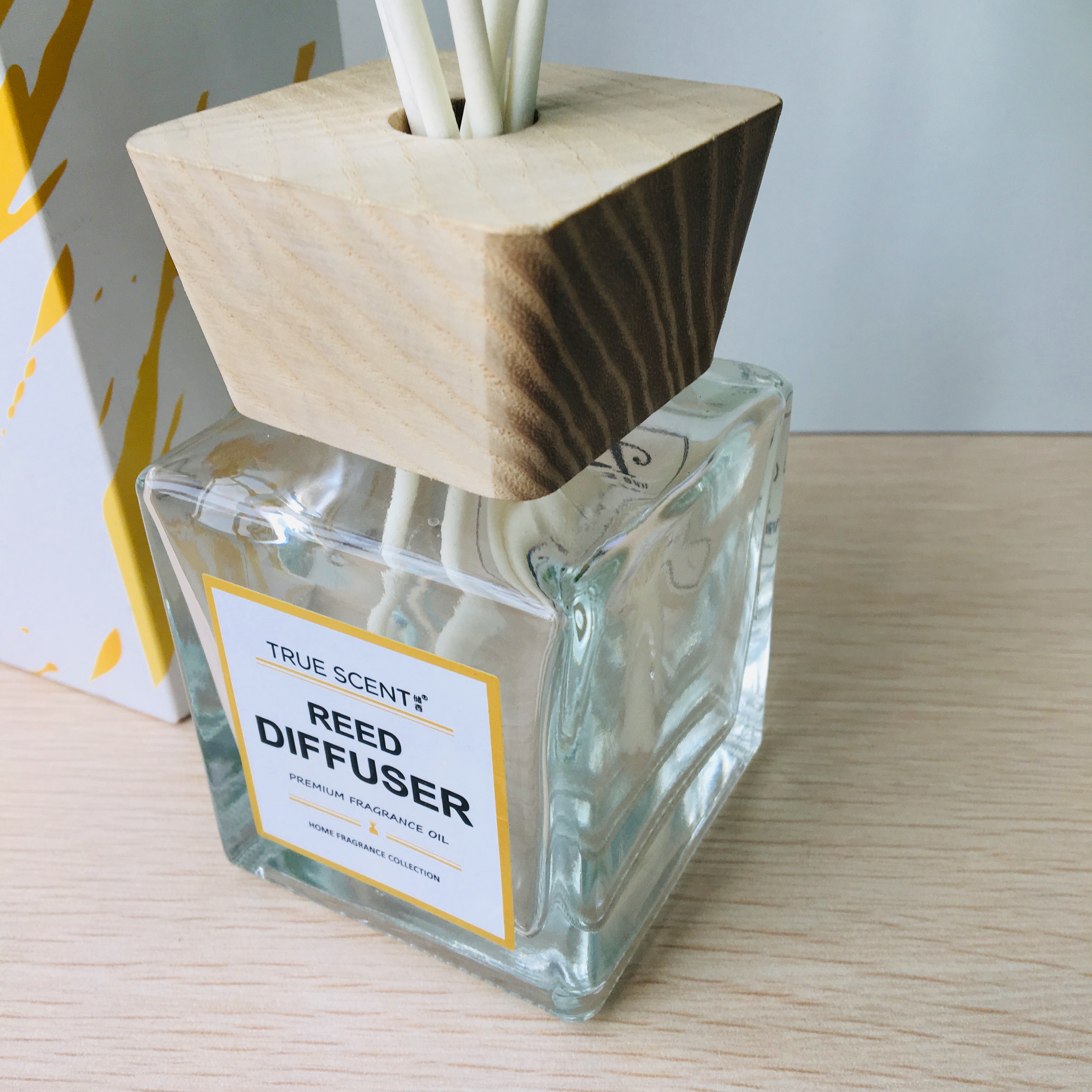 wholesale private logo 150ml wooden top clear rattan reed diffuser bottle with gift box for home fragrance and hotel air fresh