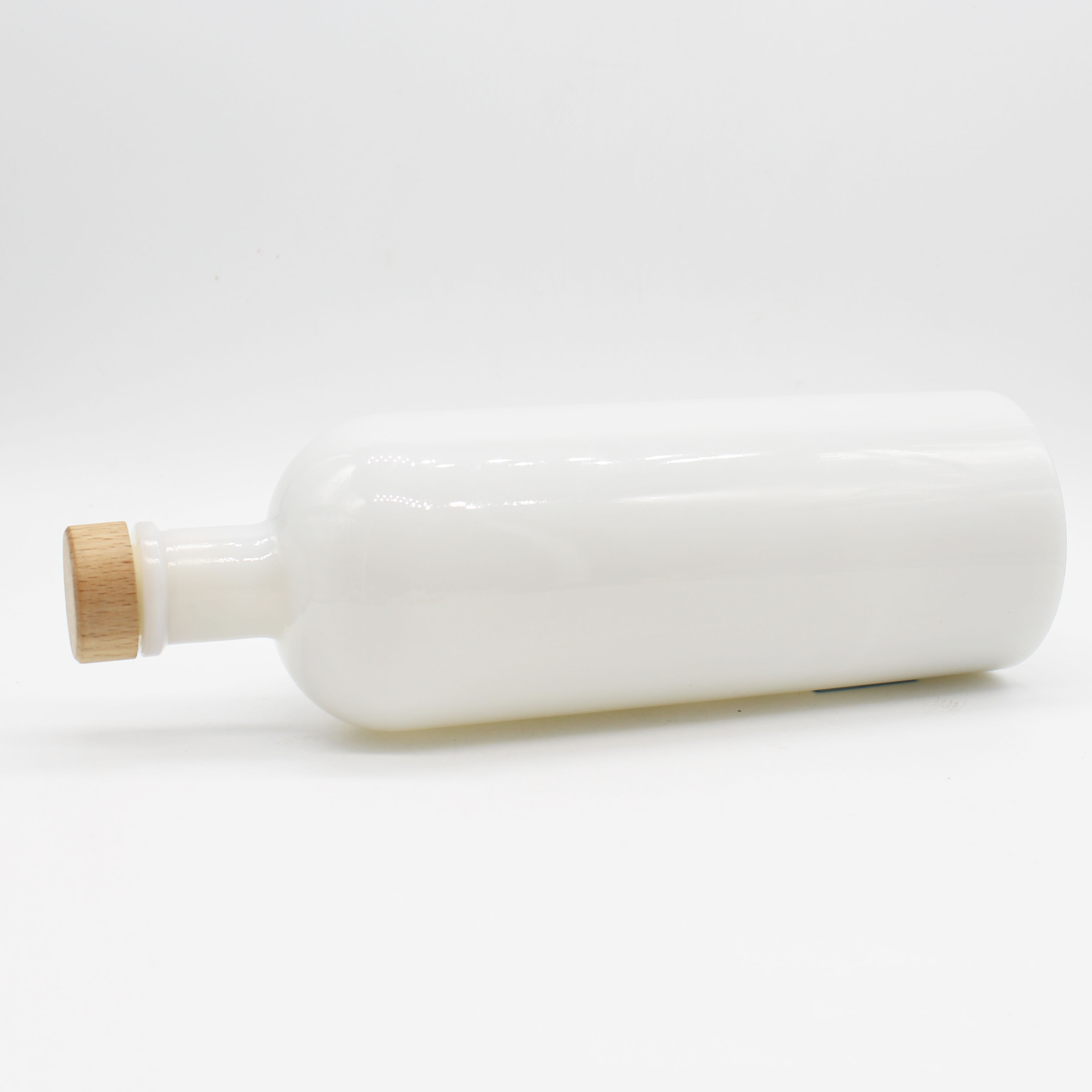 wholesale white wine bottle ceramic 750ml recycled wine bottle stopper for vodka